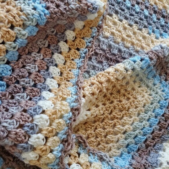 Crochet BABY BLANKET AFGHAN Lap Granny Square 30"x 30" Beige Blue Gray Brown New - Picture 8 of 13